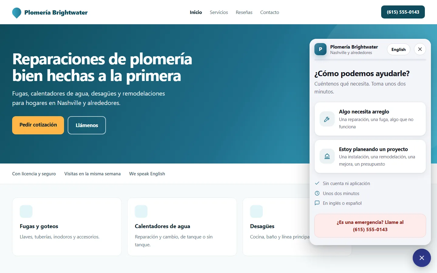 Un sitio web de ejemplo de un contratista con el formulario Fixy AI abierto en la esquina inferior derecha